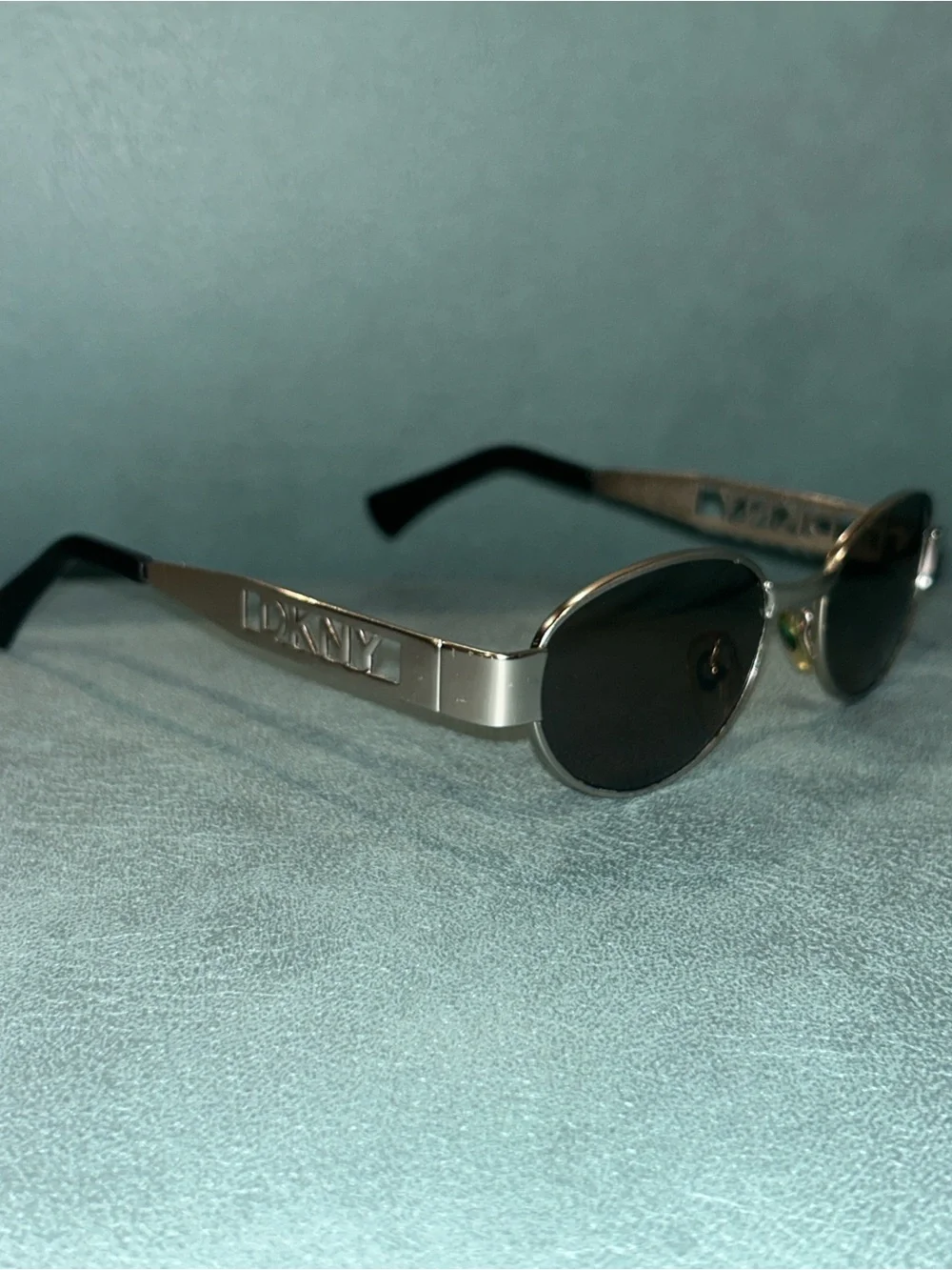 DKNY 